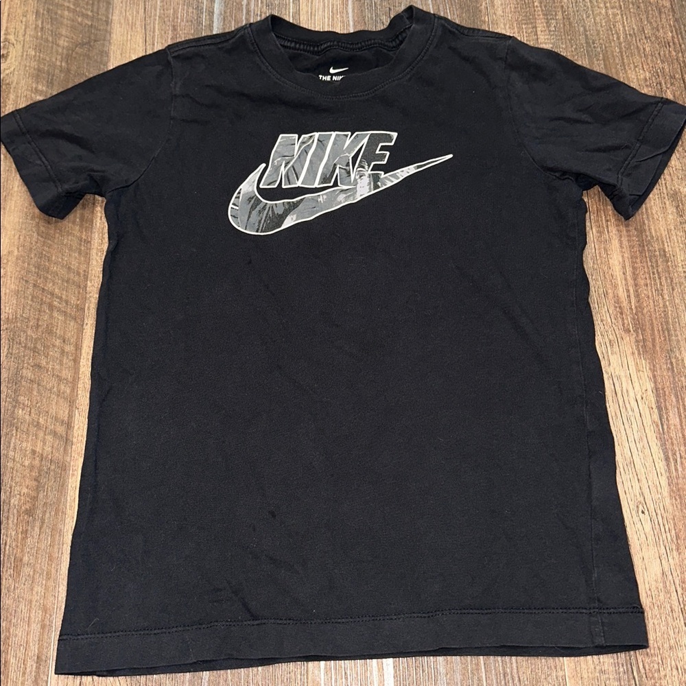 Nike boys t shirt